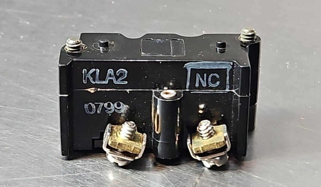 Cutler Hammer E30KLA2 Contact block.                   Loc4E25