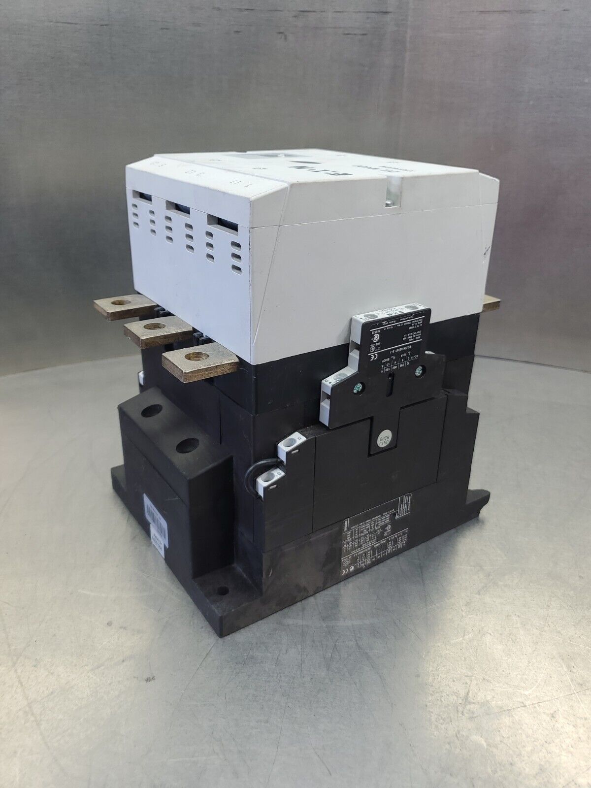 EATON DIL M40 XTCE400M 600V 450A Contactor.                                   4E