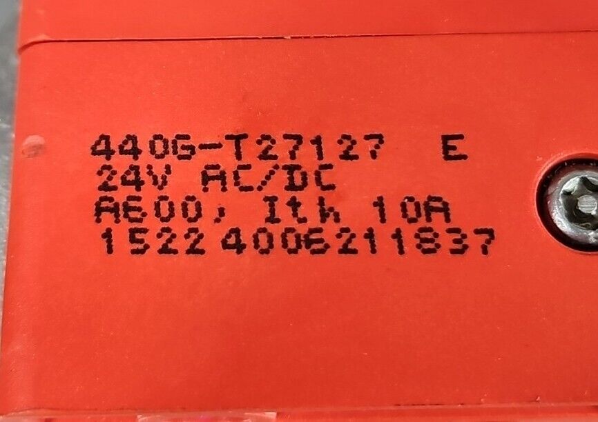 Allen-Bradley TLS2-GD2 / 440G-T27126 Ser E. with slot key.              Loc5D-15