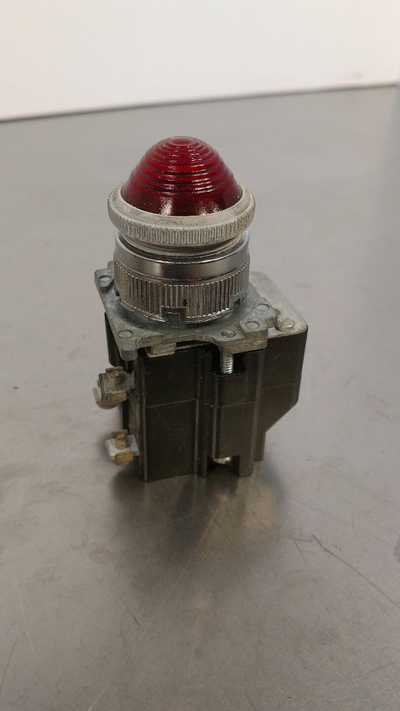 CUTLER-HAMMER 10250T Red Illuminated Button 4A