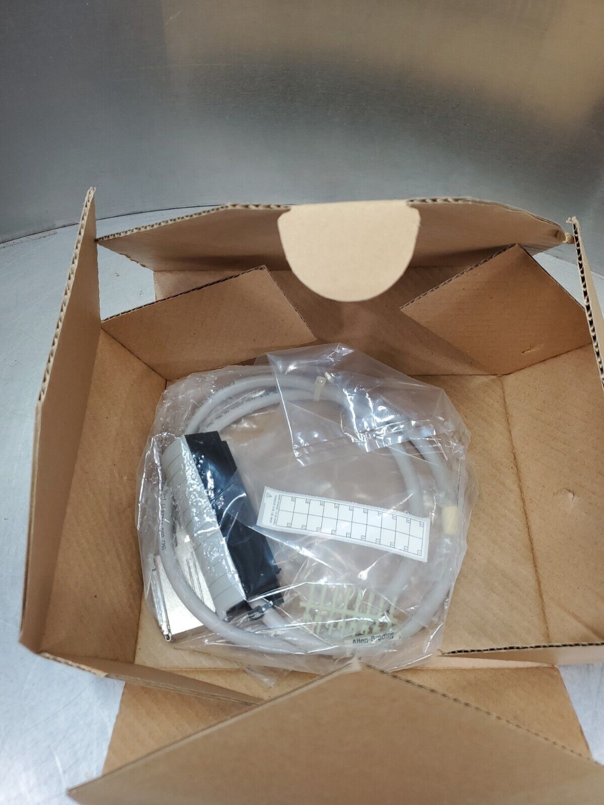 ALLEN BRADLEY 1492-ACABLE010Z Ser. A Pre-Wired Cable for 1756 I/O.         3E-26