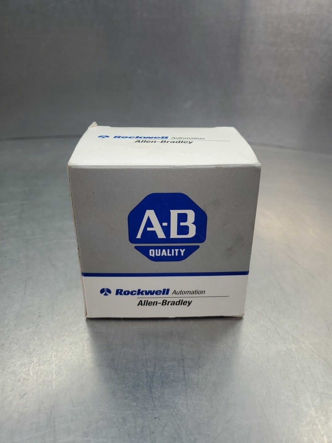 Allen Bradley 1492-EB3 End Barrier - 17 PCS.                               4E-25