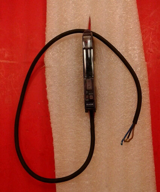 Keyence FS-V31P Fiber Amplifier, 12-24VDC, PNP Output 24V 100mA Max.    5B