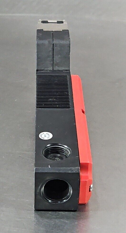 EUCHNER STP-TW-4A-2131AC024M. Safety Switch.     5E-10