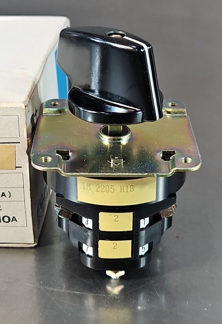 FUJI ELECTRIC 1M2205H1B Switch Changeover.                             Loc4D-17