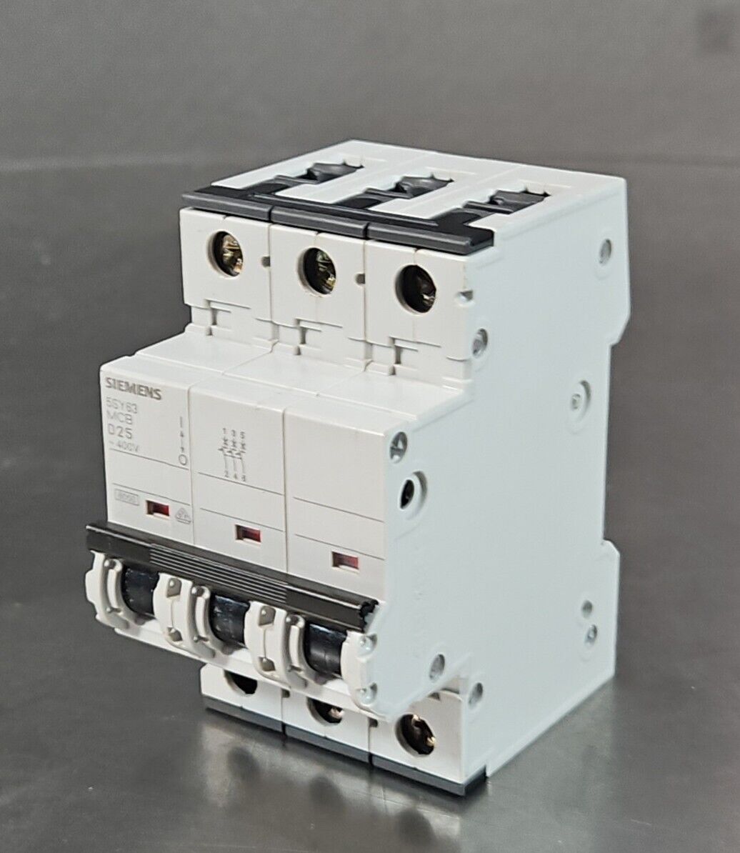 Siemens 5SY63 MCB D25 Circuit Breaker.                            4C-19