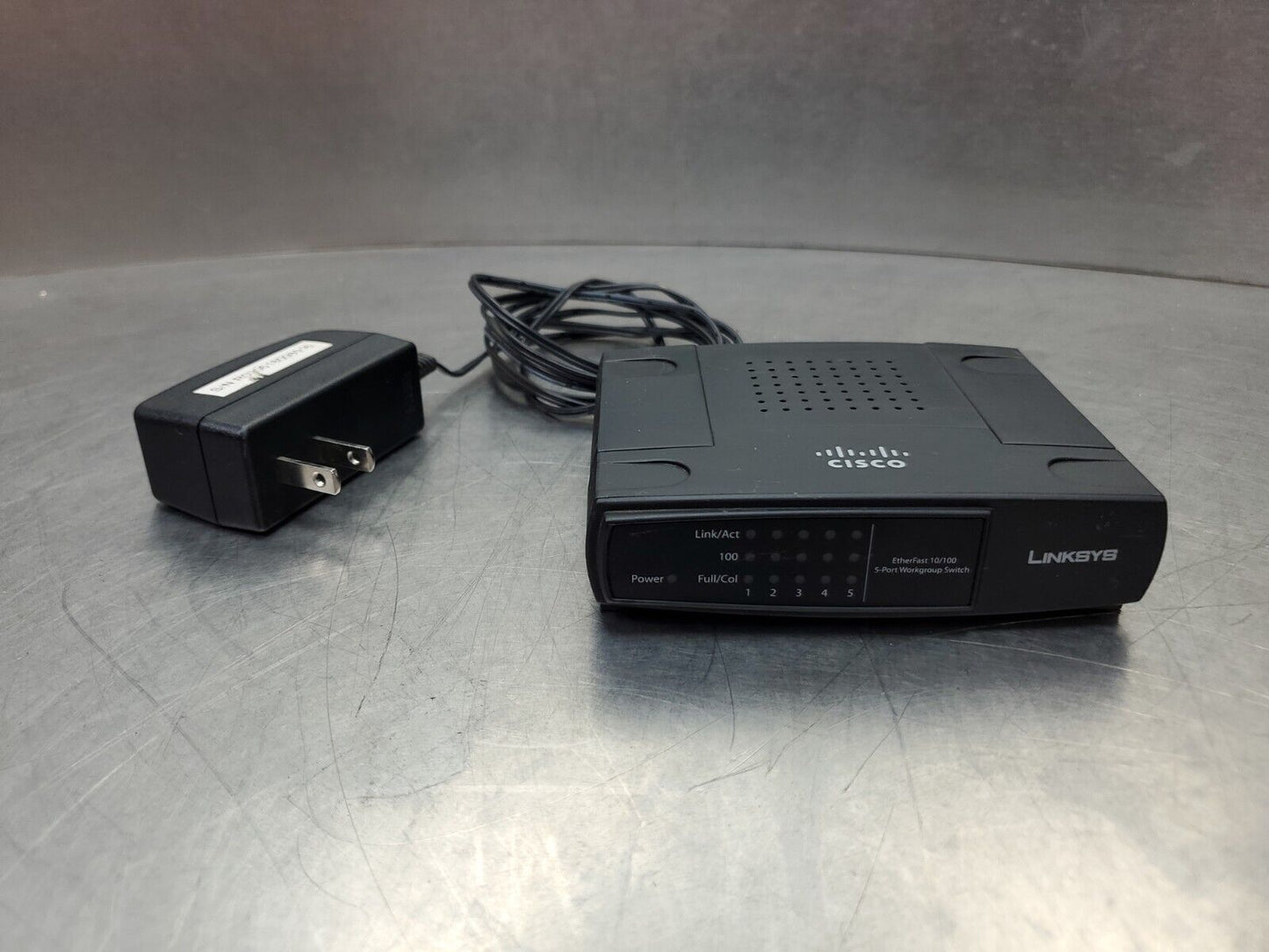 LINKSYS CISCO EZXS55W Ver 4.2 10/100 5-Port Workgroup Switch.               3D-4