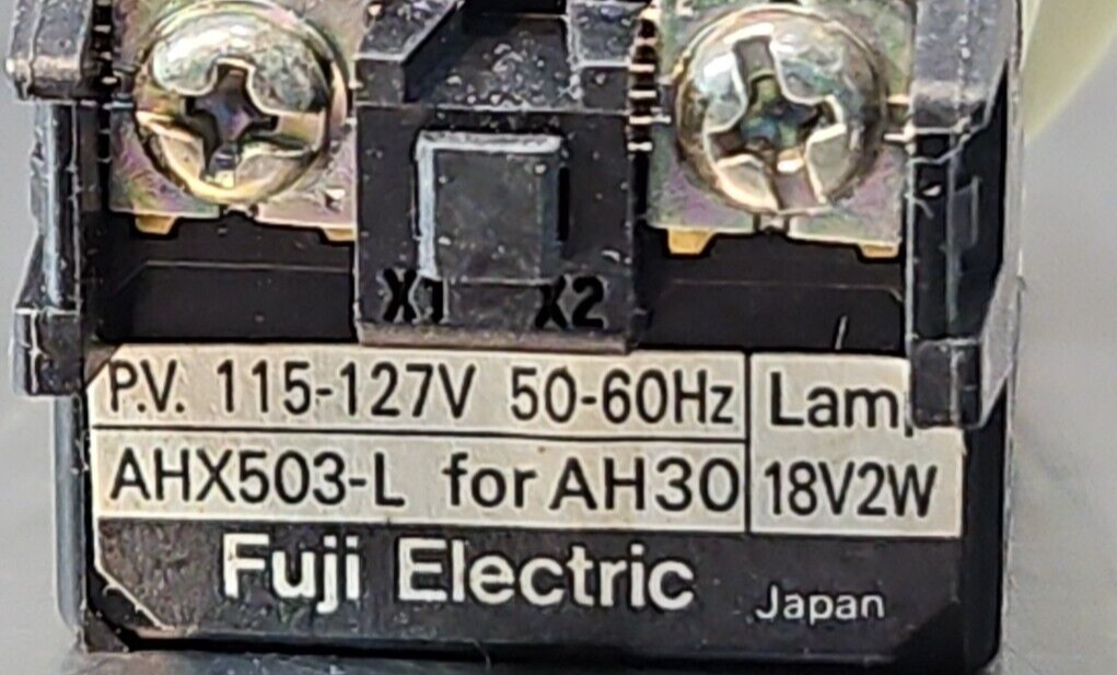 FUJI ELECTRIC AH30-ZMGL3 Command Switch.                               Loc4B-22