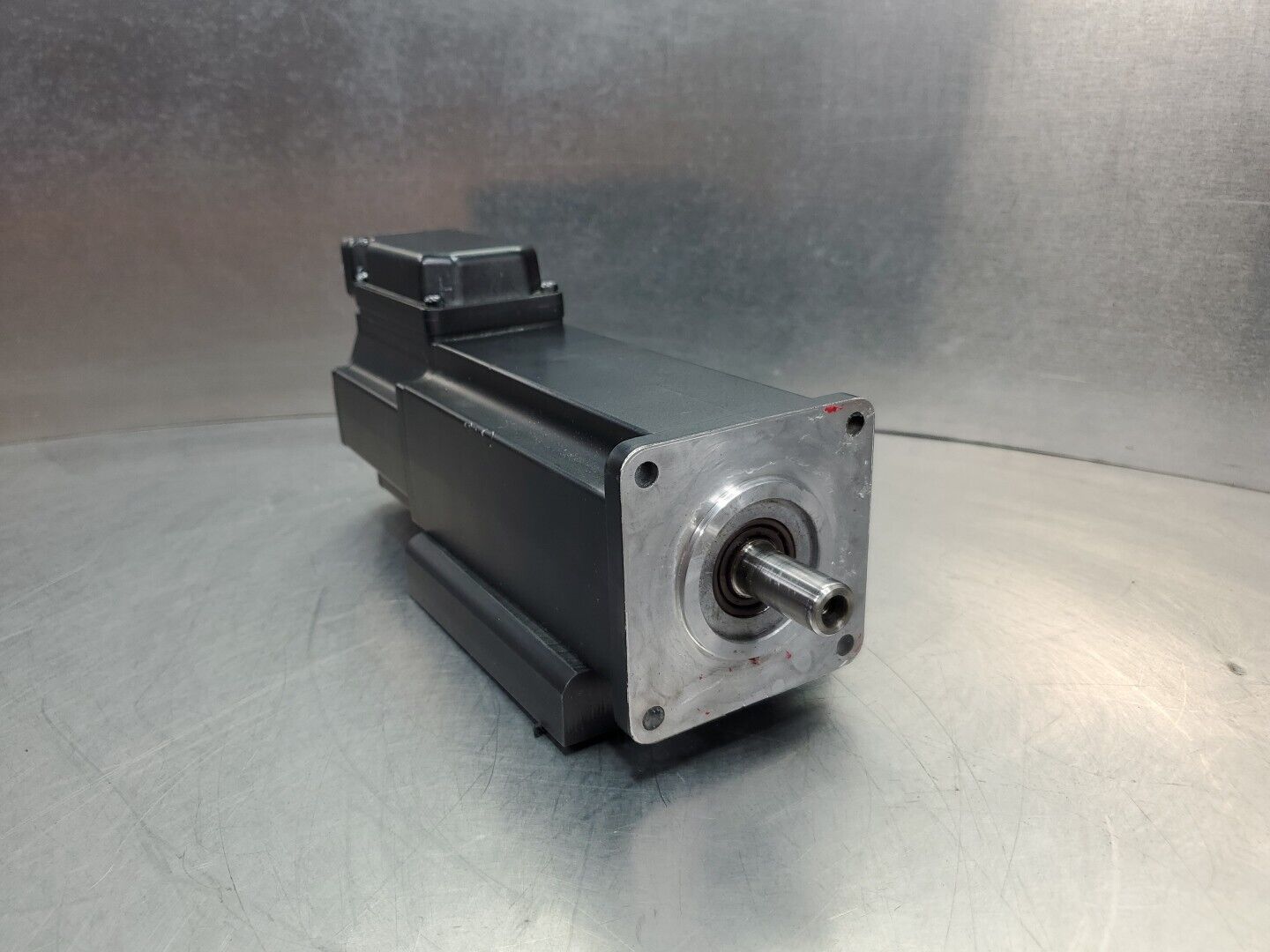 Indramat MKD041B-144-KP0 (262600) Permanent Magnet Motor.                   1-E4