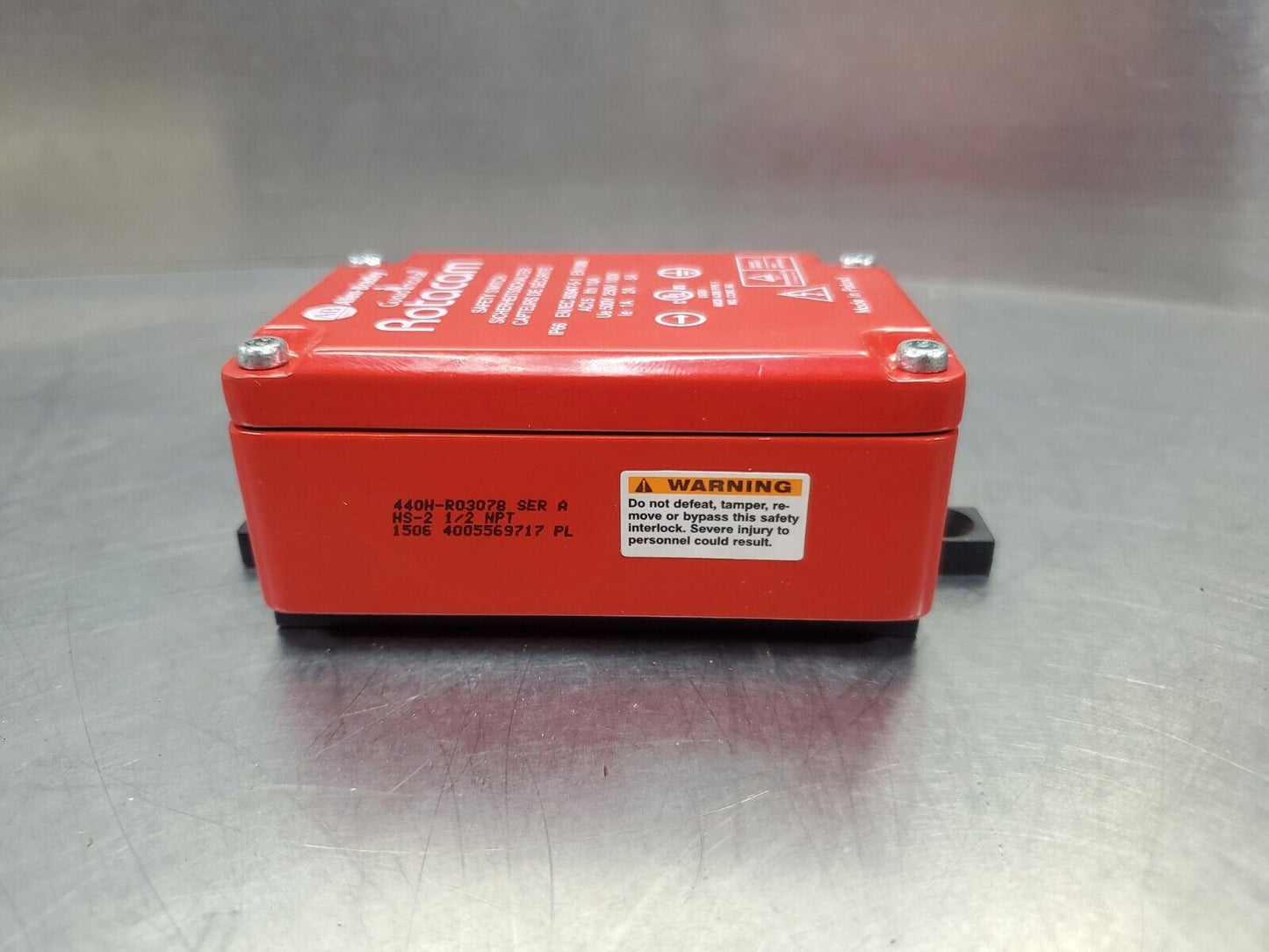Allen-Bradley 440H-R03078 Ser. A GuardMaster Rotacam Safety Switch.           4H