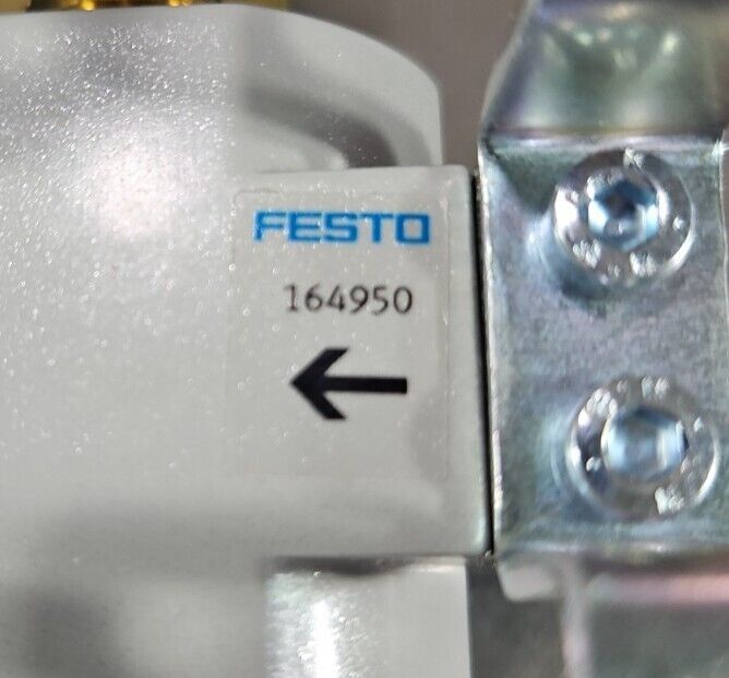 FESTO FRM D-MINI Pressure regulator + FESTO PEV-1/4-B-0D.               Loc6C-13