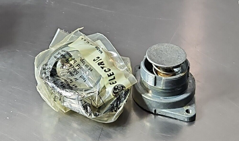 GE CR2940UA200A OILTIGHT PUSHBUTTON.     Loc4C22