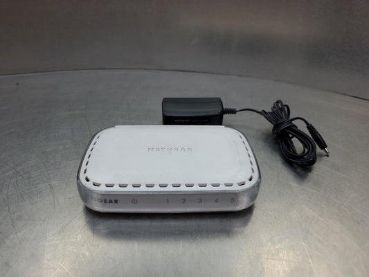 Netgear FS605 v3 5-Port 10/100 Mbps Switch.         3D-8