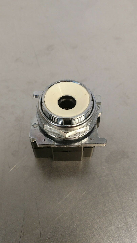 CUTLER-HAMMER 10250T/91000T White Illuminated Button 4A