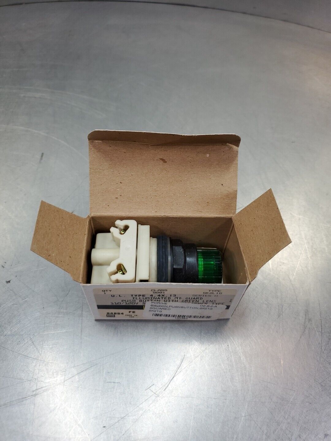 SQUARE D 9001 SK2L1G Ser. H Green Illuminated Pushbutton.                  4B-24