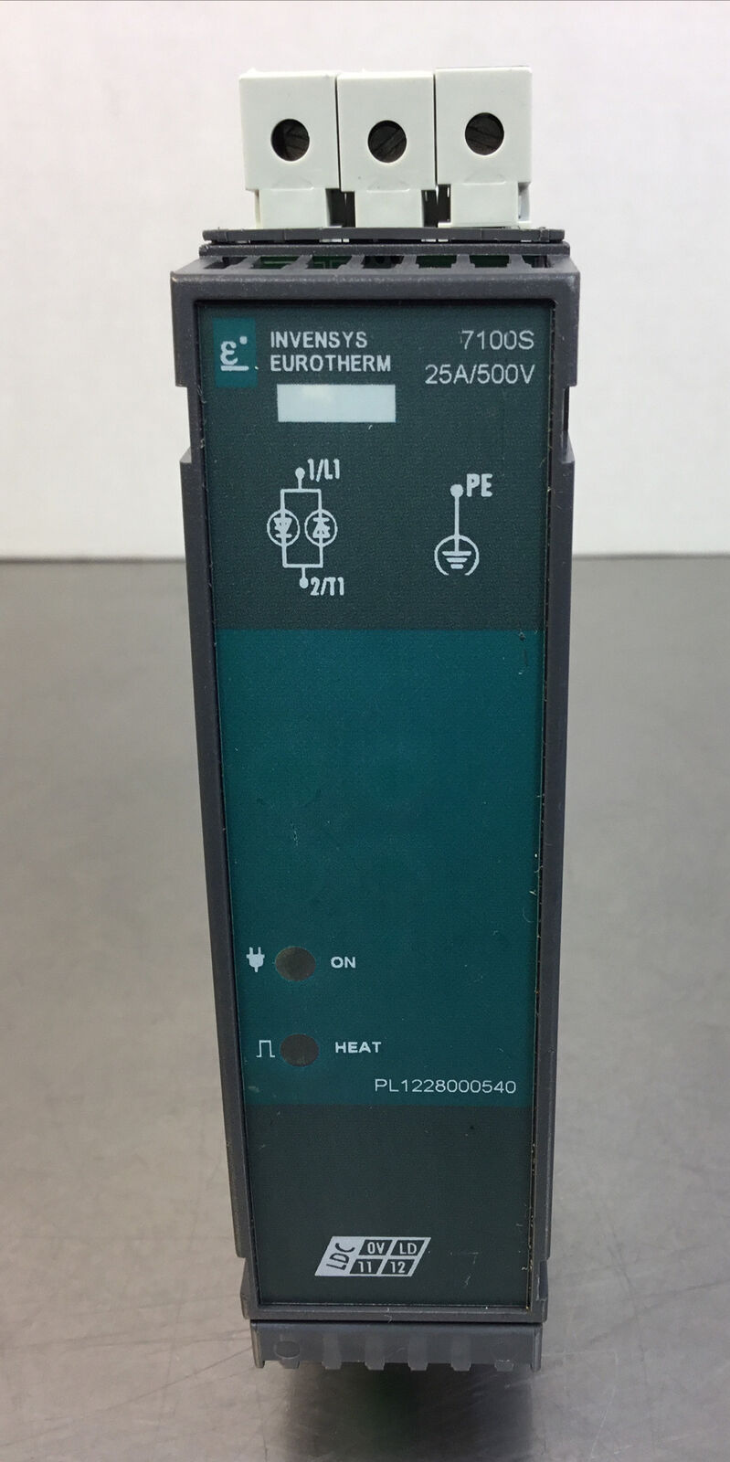 Eurotherm Cont. 7100S/25A/500V/NONE/XXXX/NONE/LCD/ENG/NONE   NONE/NONE/- 3D-7