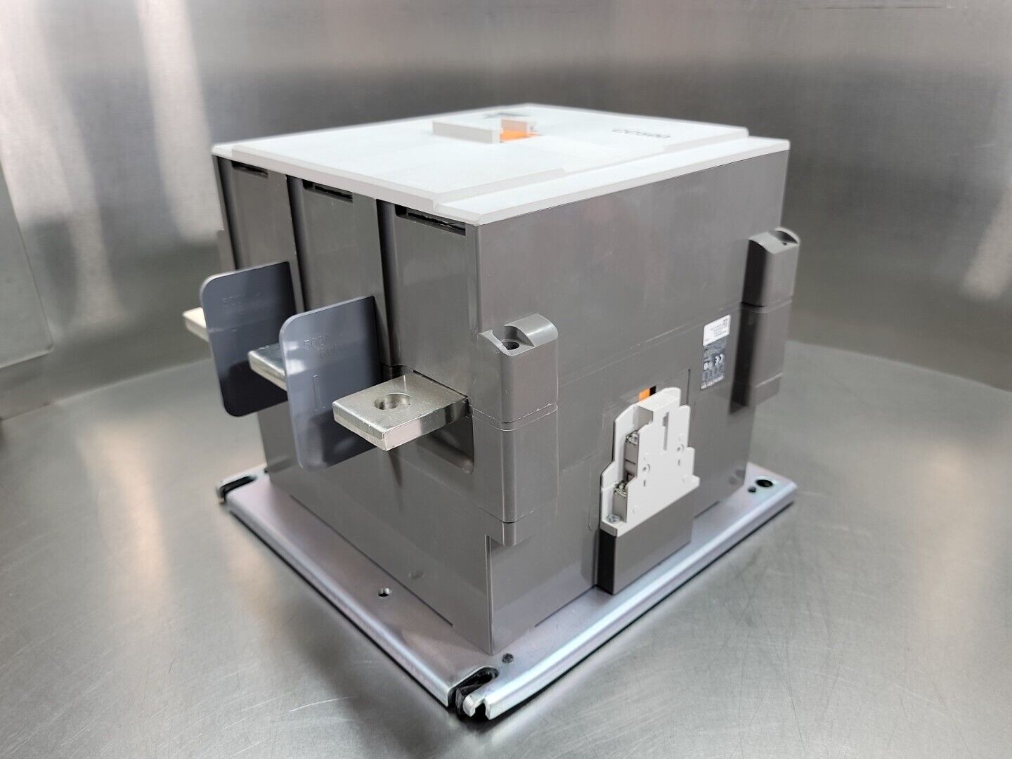 CARLO GAVAZZI  CC500  CONTACTOR  500AMP 200-240VAC or 200-220VDC Coil loc. 4C