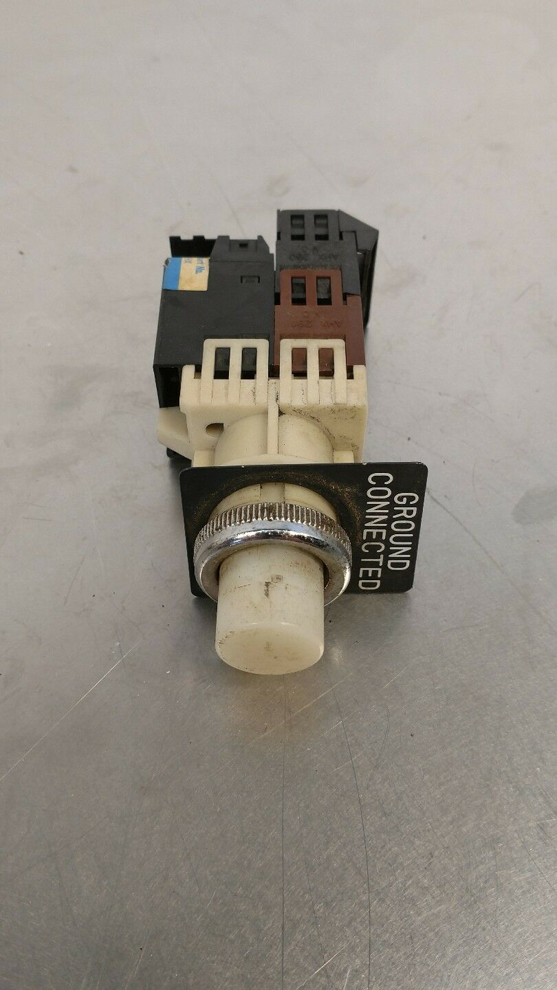 Fuji Electric AH25 White Illuminated PushButton Selector Switch 4A