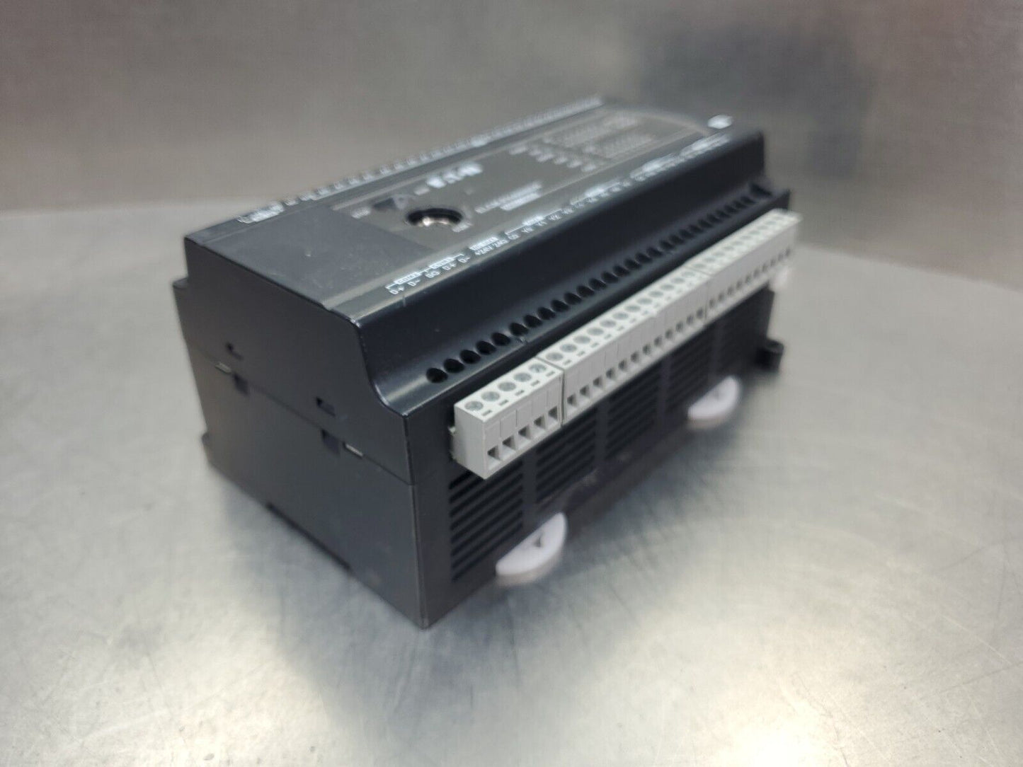 Eaton ELCM-PH40NNDR-1 Input 100-240V Output 2.0A PLC Module.                3D-3