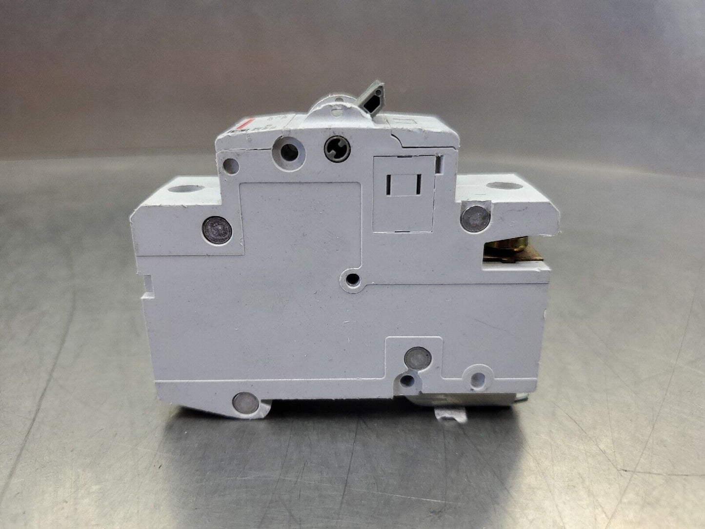 CUTLER-HAMMER C100 WMH1C100 240VAC 10kA 50/60Hz Circuit Protector.            4G