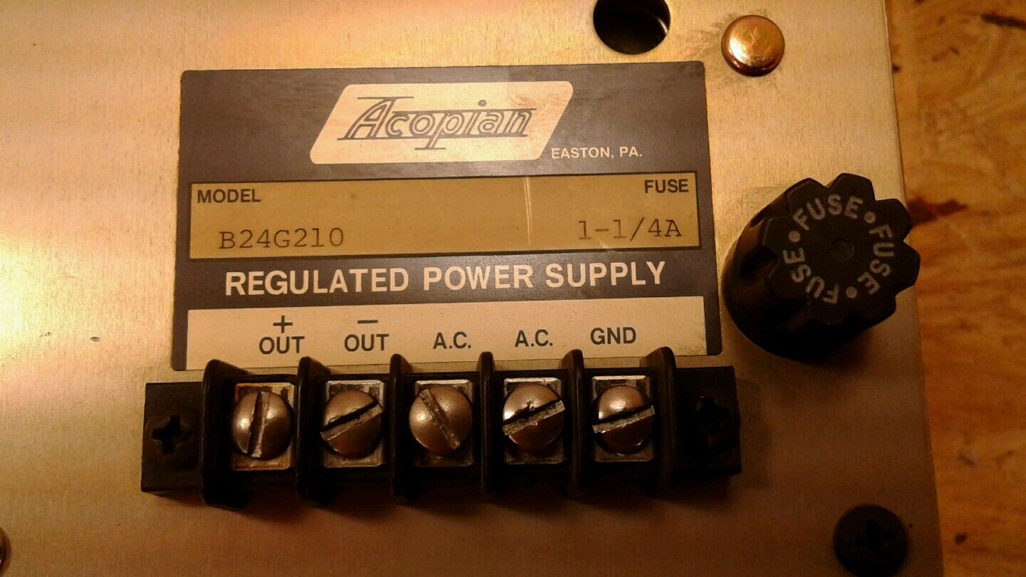 ACOPIAN B24G210 REGULATED POWER SUPPLY 1-1/4 AMP OUTPUT 12VDC             4E-11