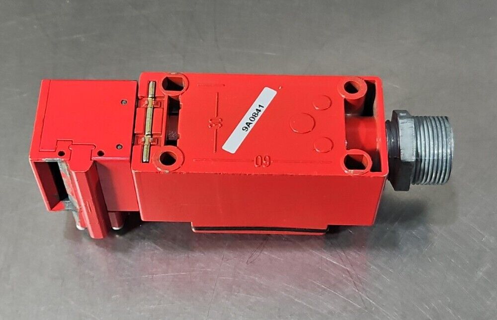 Telemecanique XCS-B703 Safety Interlock Switch.                            6D-12