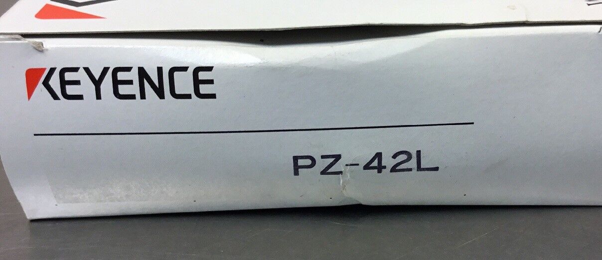 Keyence PZ-42L Photoelectric Sensor with Built In Amplifier    5E