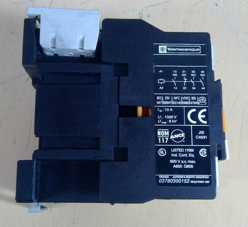 Telemecanique CA2 DN 31 Contactor CA2DN31 w/ LA4DA1U                       4H