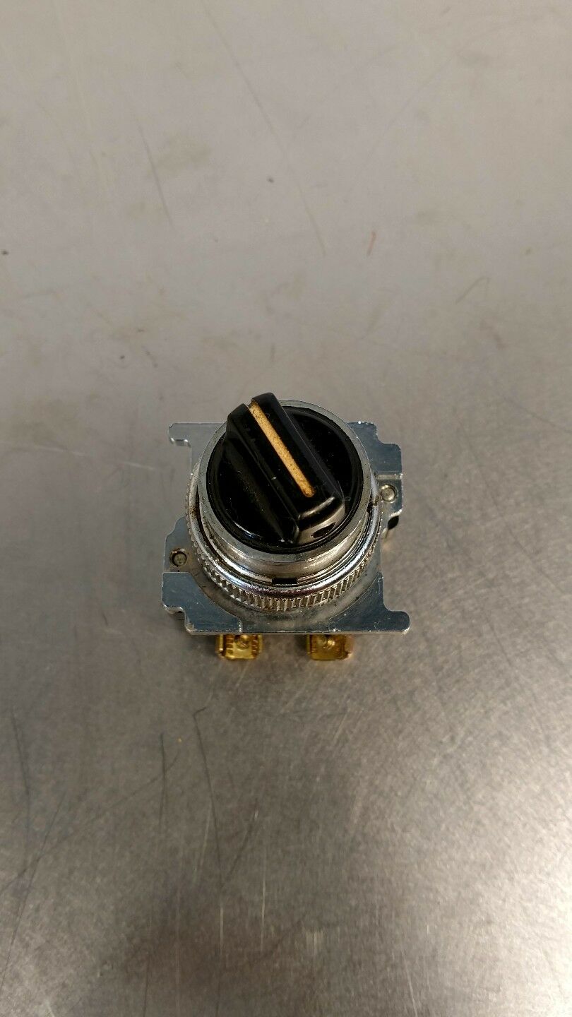 CUTLER-HAMMER 10250T Black Selector Switch 4A