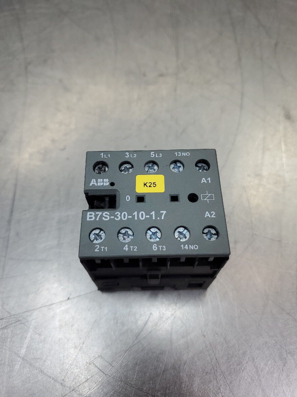ABB B7S-30-10-1.7 Mini Contactor 16A 600VAC 24VDC.                            4D