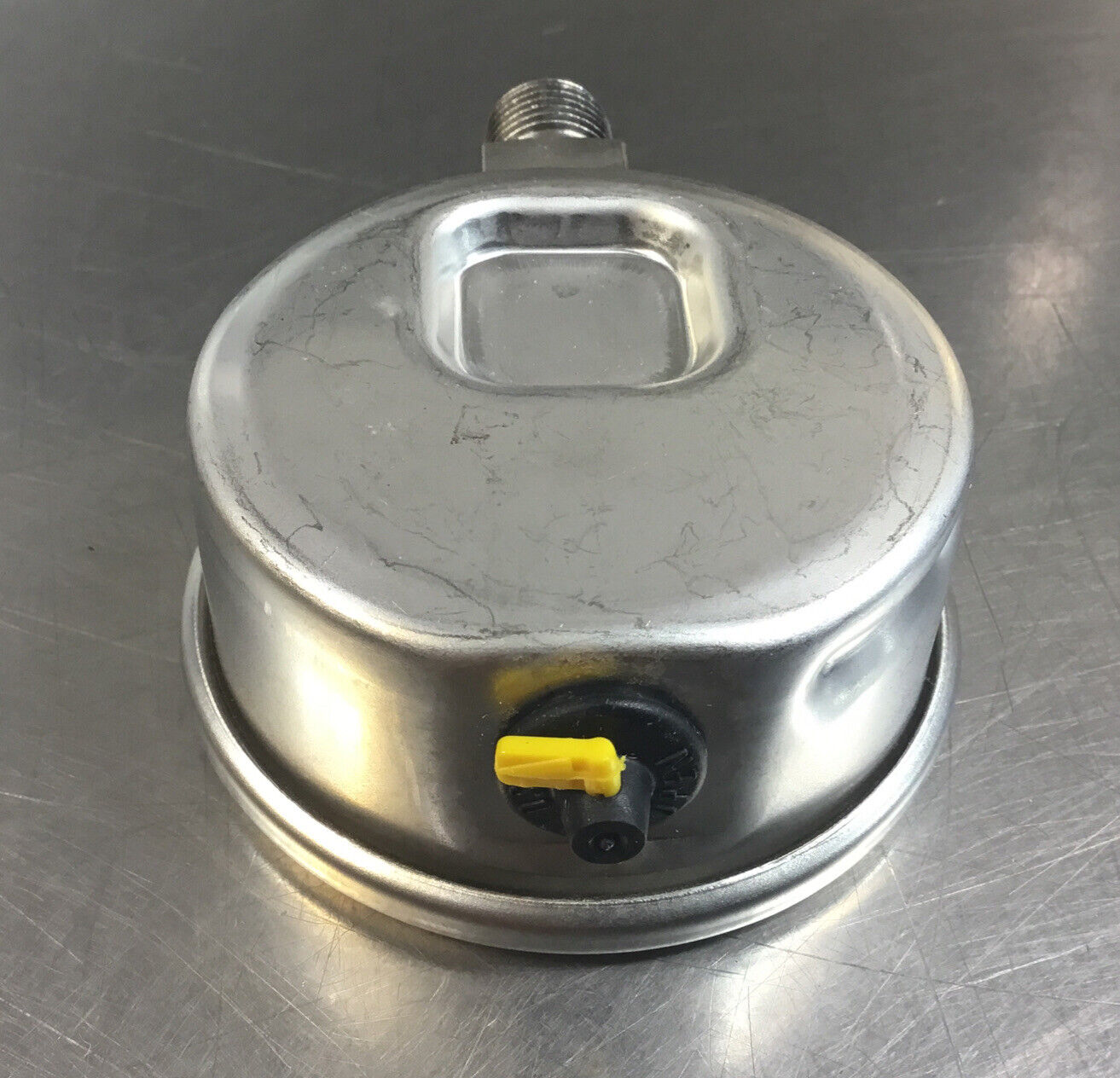 WIKA  233.53.2.5  Pressure Gauge 160PSI  5335.160  Liquid Filled   6D-9