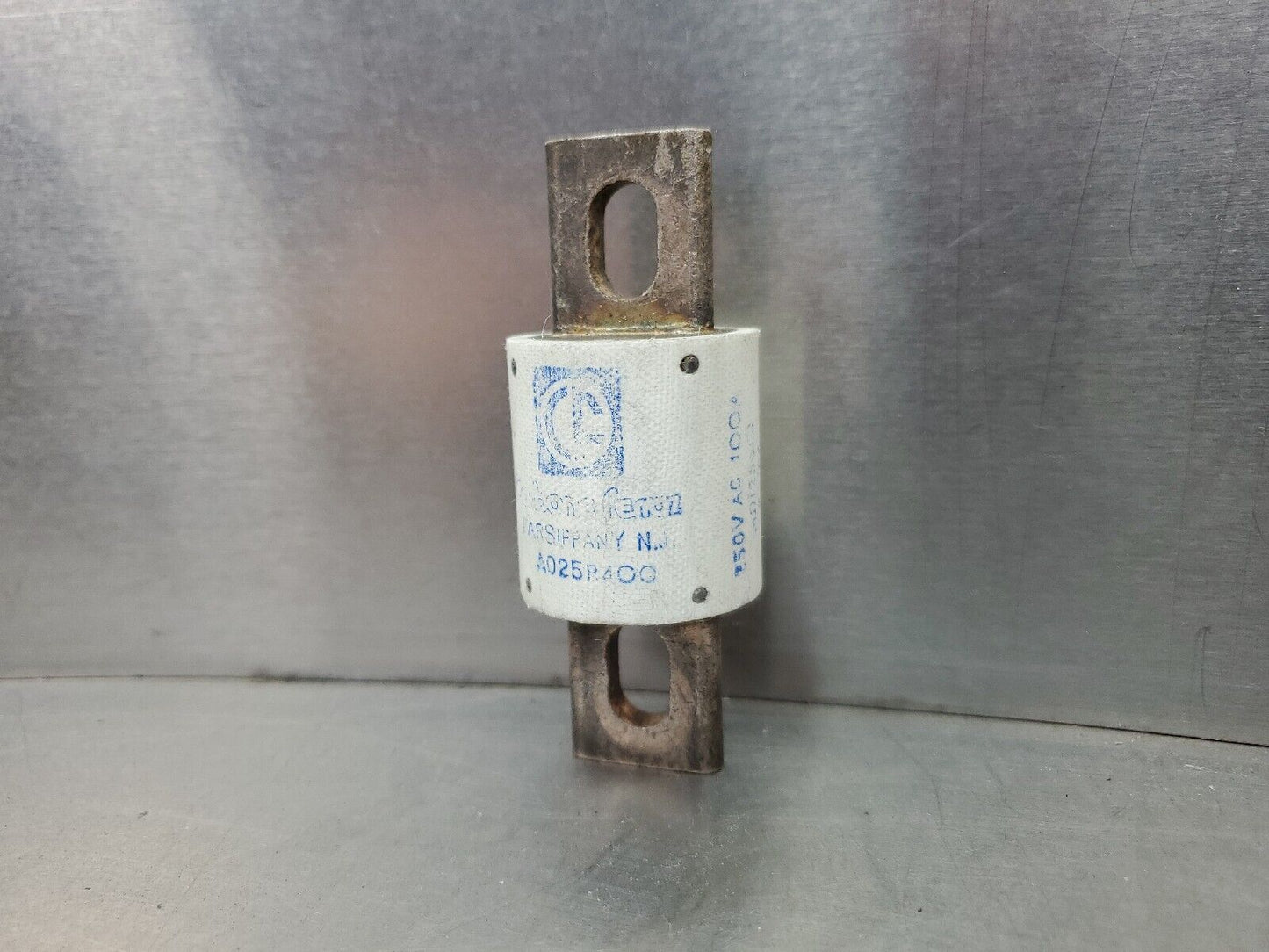 CARBONE FERRAZ 400AMP SEMICONDUCTOR FUSE A025R400 250V 400A.                  4D