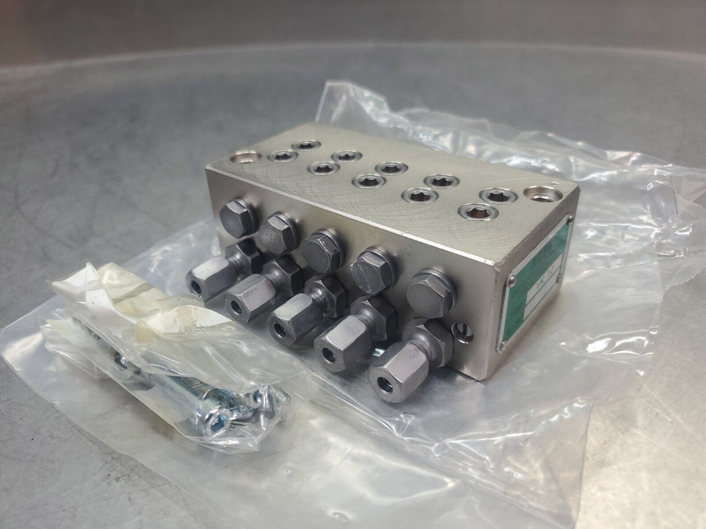 REBS Type VK10 Manifold 10-Port Module.                                       6D