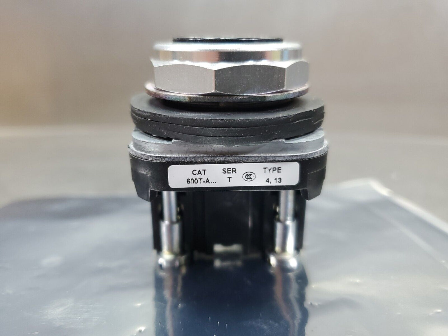 ALLEN BRADLEY 800T-A SER. T BLACK FLUSH HEAD PUSH BUTTON.                   4A-2