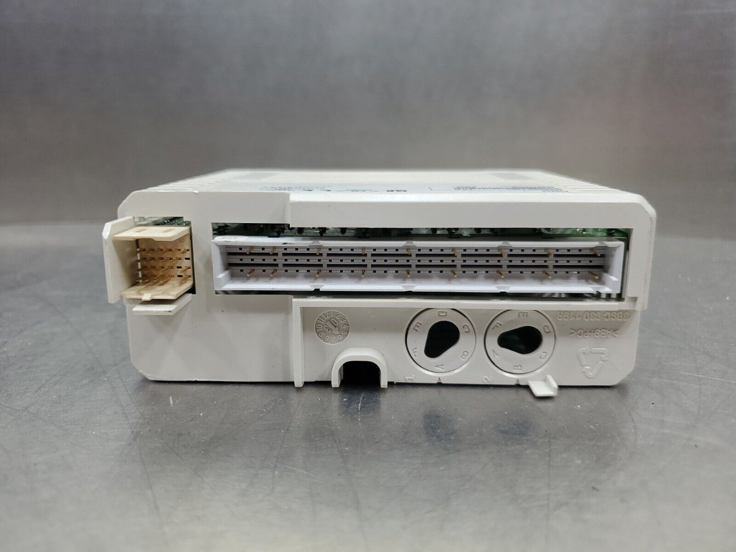 ABB 3BSE008512R1 DI820 8-Channel Digital Input Module 120V AC/DC.             4C