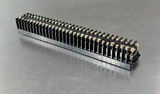IDEC BNH15MW - lot of 31- TERMINAL BLOCK STANDARD FEED THROUGH.         Loc4E-21