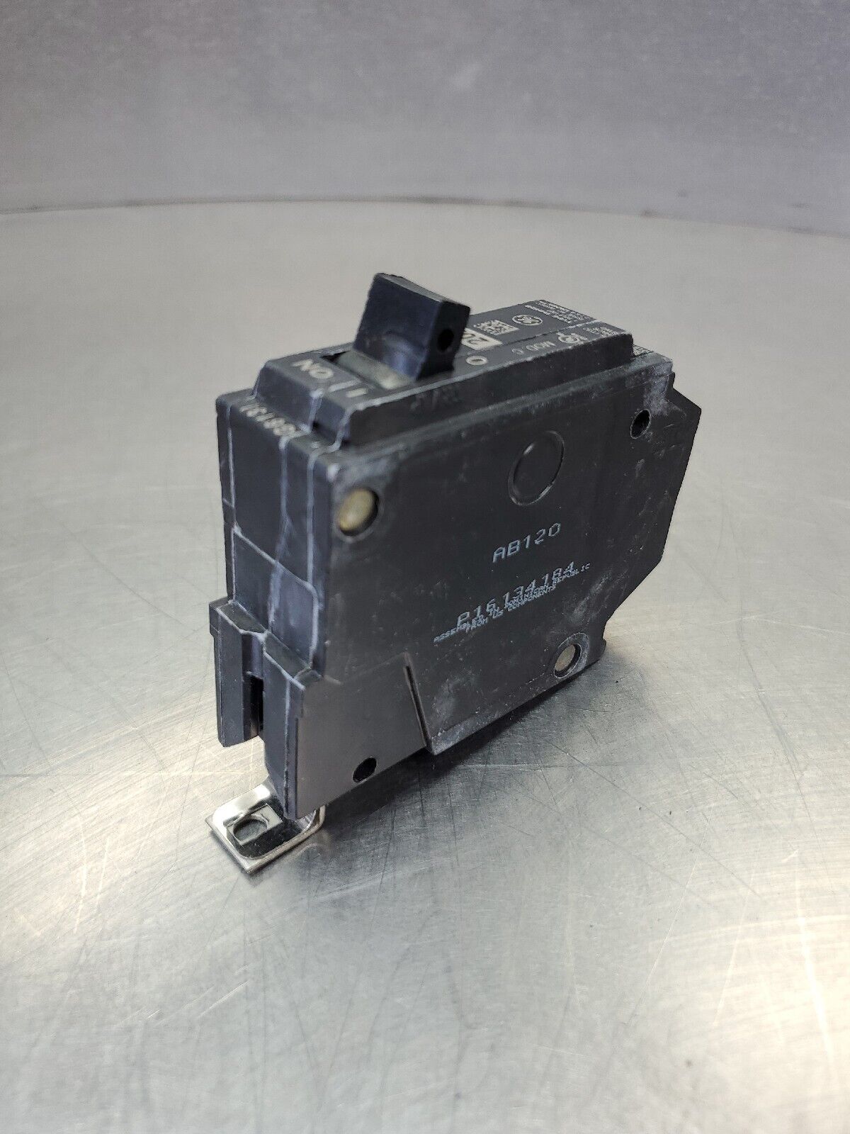 GE THHQB 20AMP 1Pole 22KA 120/240V BOLT ON CIRCUIT BREAKER.                 4E-3