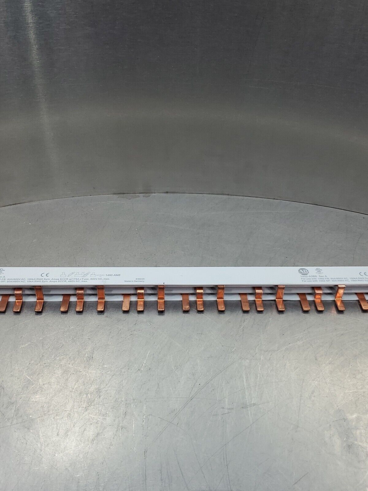 ALLEN BRADLEY 1492-A3B8 SER. A (20.25 IN; 29 PIN) BUS BAR.                  4E-2