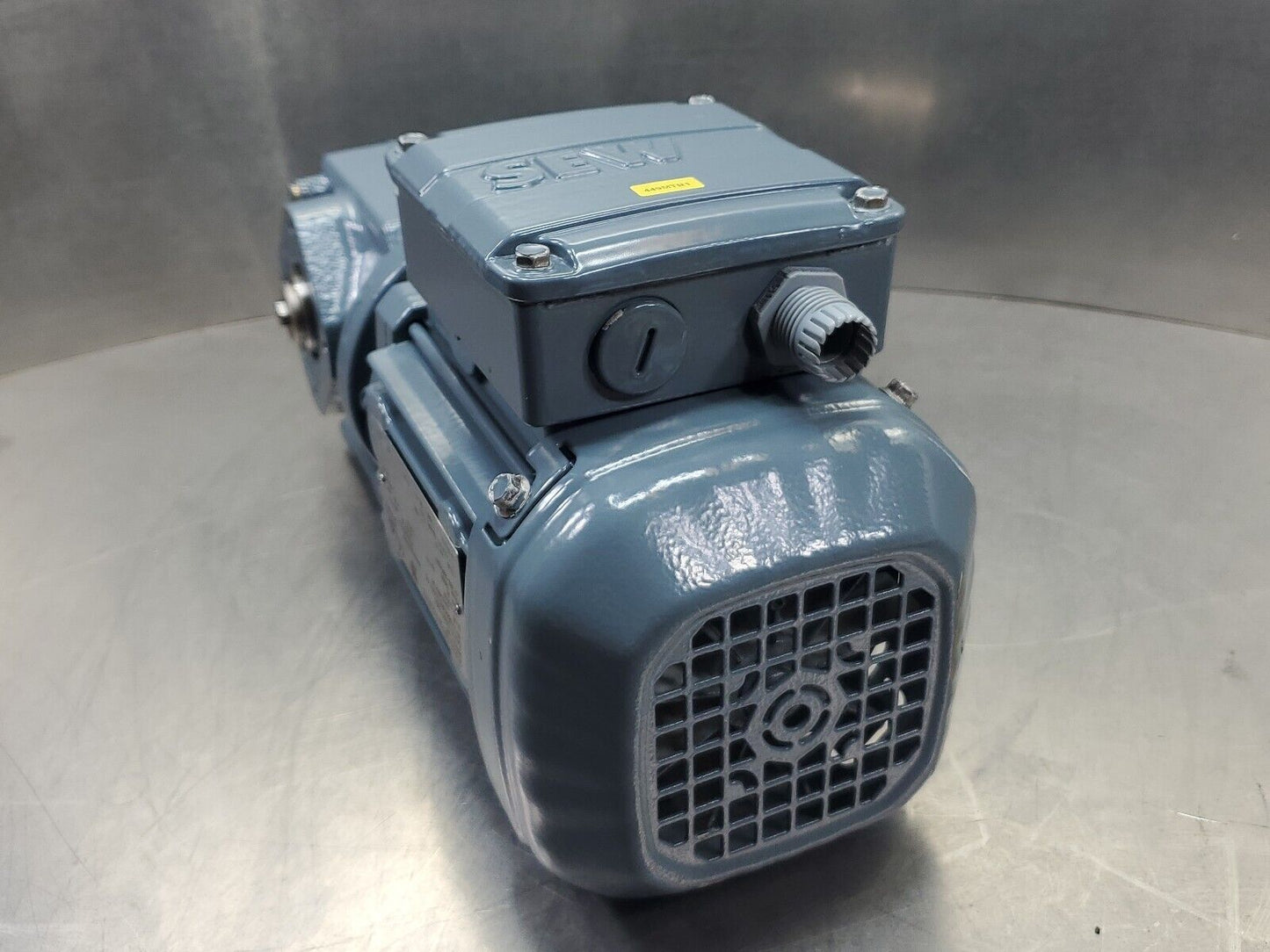 SEW EURODRIVE SAF37 DRS71M4 40.7236643603.0001.15 0.55kW 1690RPM Motor.       1E