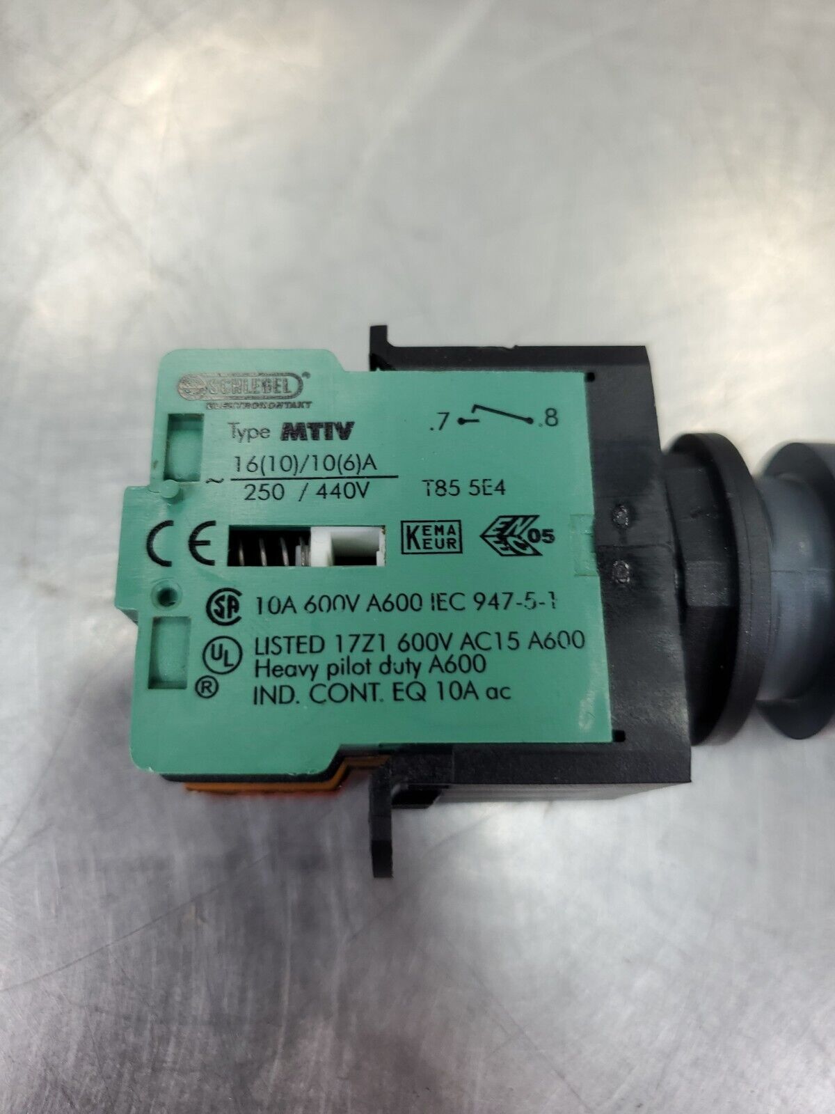Schlegel TYPE MTIV/MTZ 3-Contact Black Pushbutton.                         4D-18
