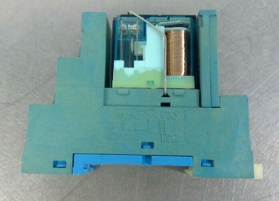 Finder - Type: 95.75 - DIN-Rail Screw Terminal Socket T47 w/ Type: 40.52      4D