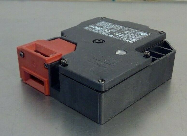 Omron D4JL-2PFA-C5 Guard Lock Safety-Door Switch                              5D