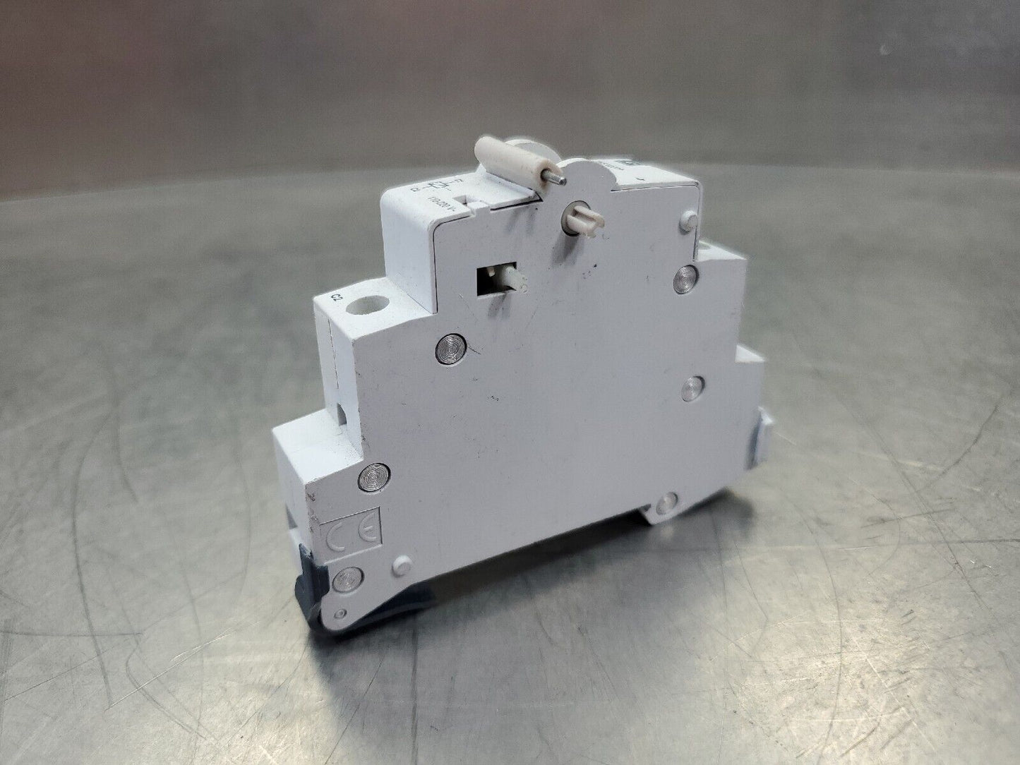 Cutler-Hammer WST220A 110-220VAC SHUNT TRIP CIRCUIT BREAKER.               4E-11