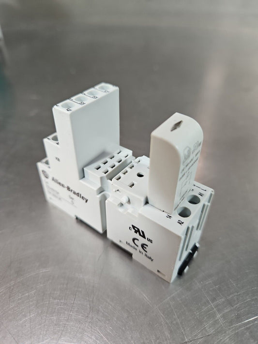 Allen-Bradley 700-HN104. Relay Module Base                              Loc 4E-6