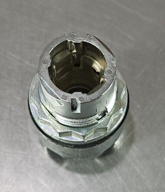 Allen Bradley 800FM-LG5 Guarded Green Push Button Head.                 Loc 4E-6