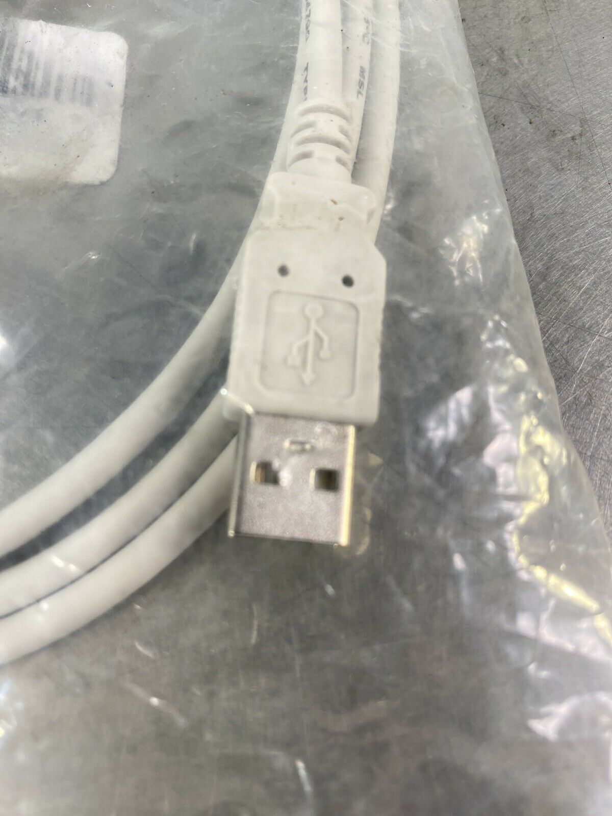 USB 2.0 CABLE 243-006   5D