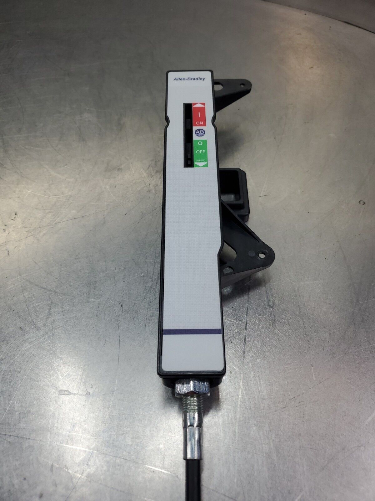 Allen Bradley 140G-K-FCX04 Ser A. Remote Operator Cable Disconnect.         4A-3