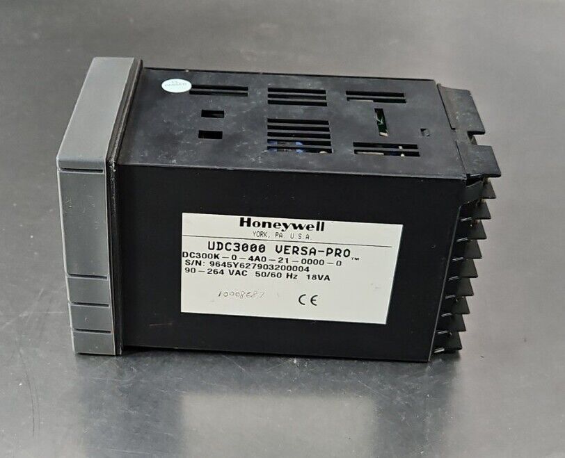 Honeywell UDC3000 Versa-Pro Temperature Controller.                        5E-15