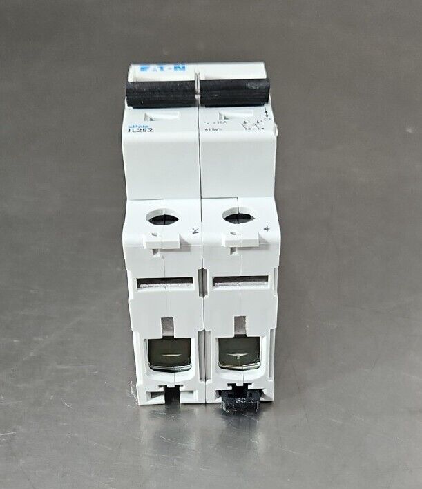 EATON EN/IEC 60947-3. CIRCUIT BREAKER.                                  Loc 4G-2