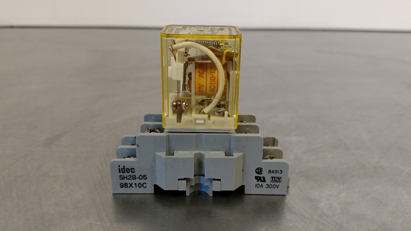 IDEC SH2B-05 Relay Socket w/IDEC RH2B-UL 120V 50/60Hz Relay EW